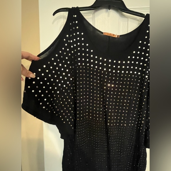 Bellini size 1x cold shoulder top - Picture 2 of 3